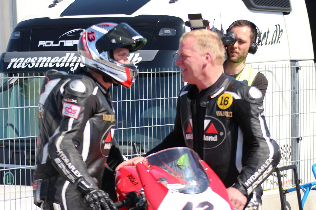 René Prang får et par kommentarer fra Vagn Jensen inden løbet
(Foto: Erling Prang)